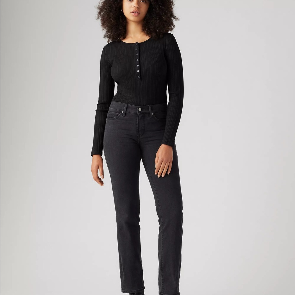 Levi’s 314 Shaping Straight Jeans – Black / Size 28🖤